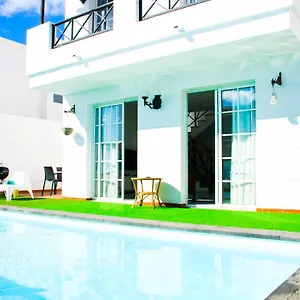 Villa Tulipan, Tias